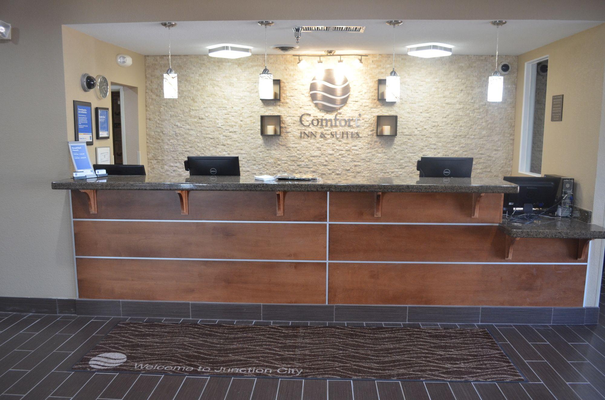 Comfort Inn & Suites Junction City - Near Fort Riley Εξωτερικό φωτογραφία