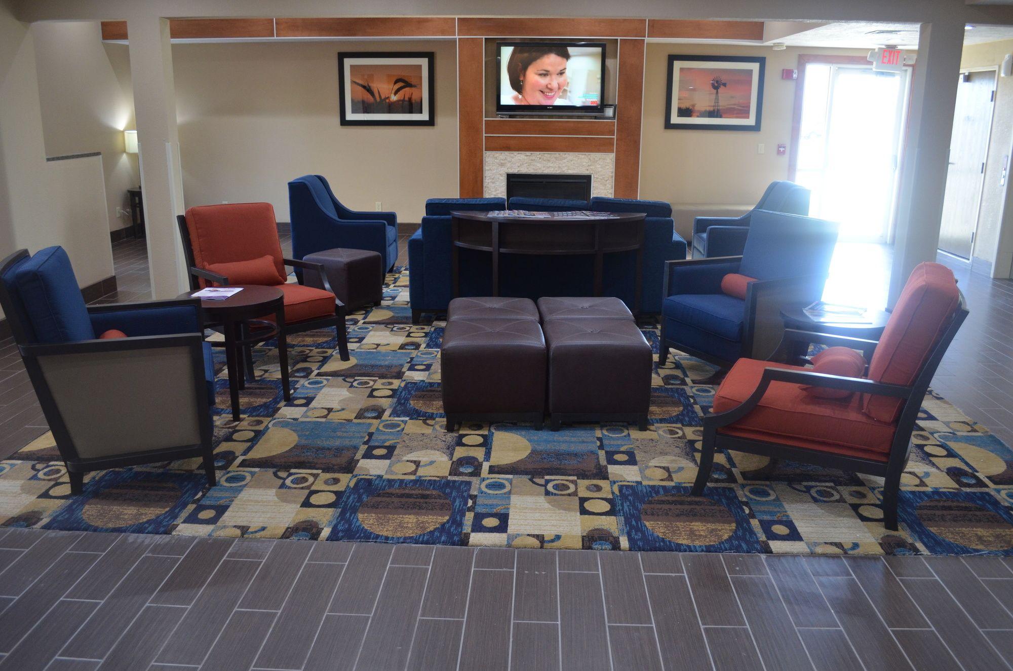 Comfort Inn & Suites Junction City - Near Fort Riley Εξωτερικό φωτογραφία