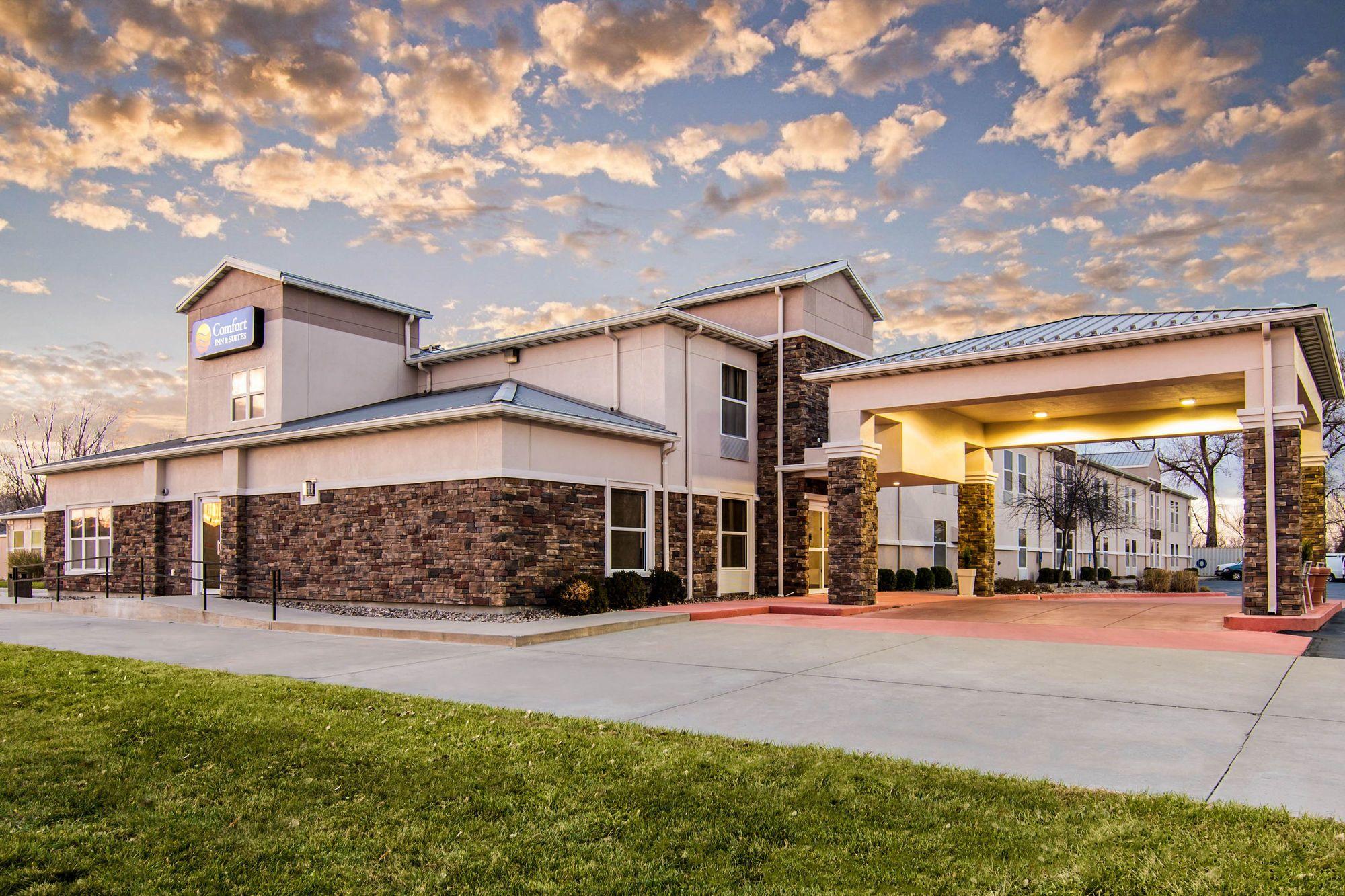 Comfort Inn & Suites Junction City - Near Fort Riley Εξωτερικό φωτογραφία