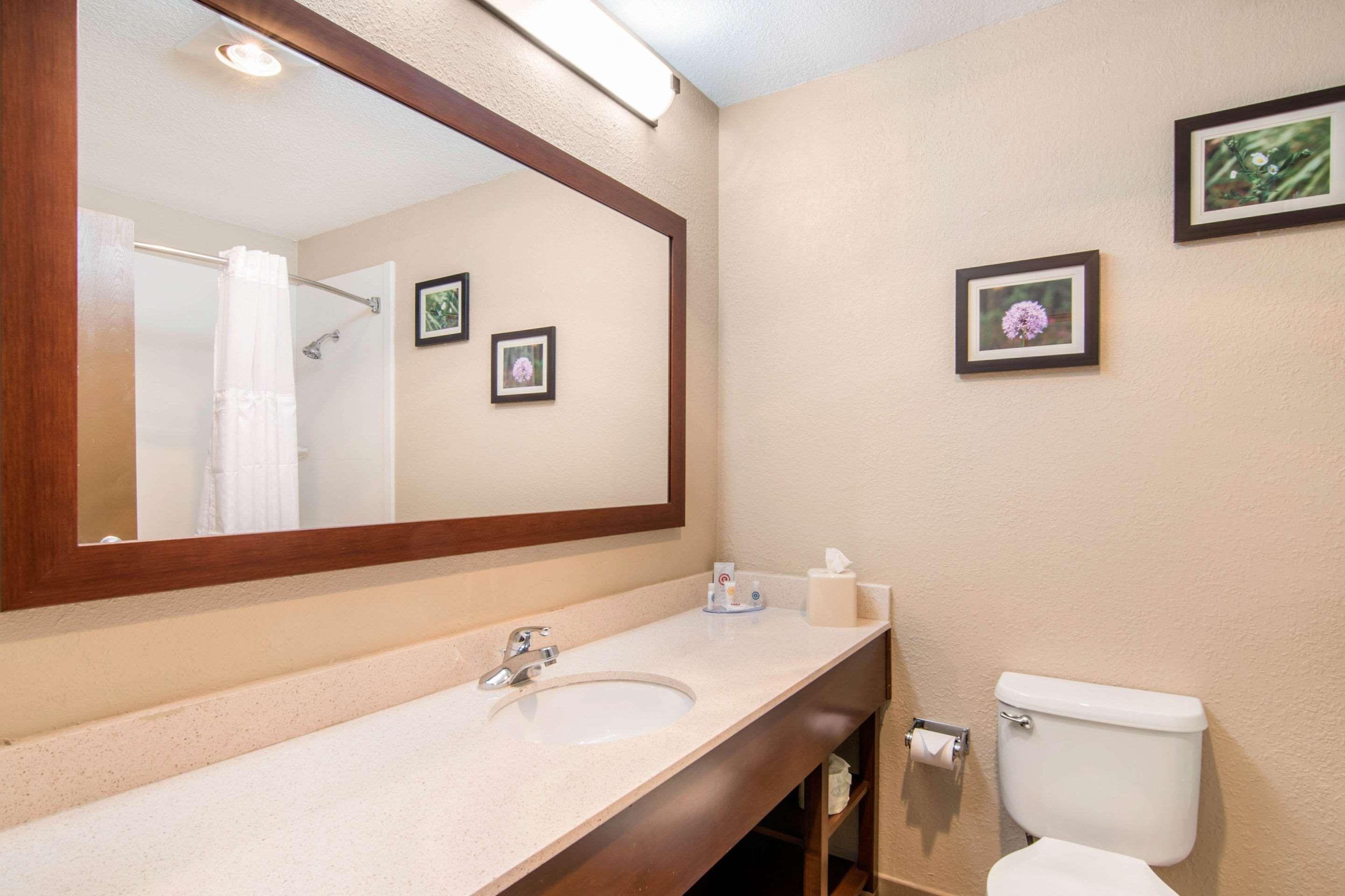 Comfort Inn & Suites Junction City - Near Fort Riley Εξωτερικό φωτογραφία