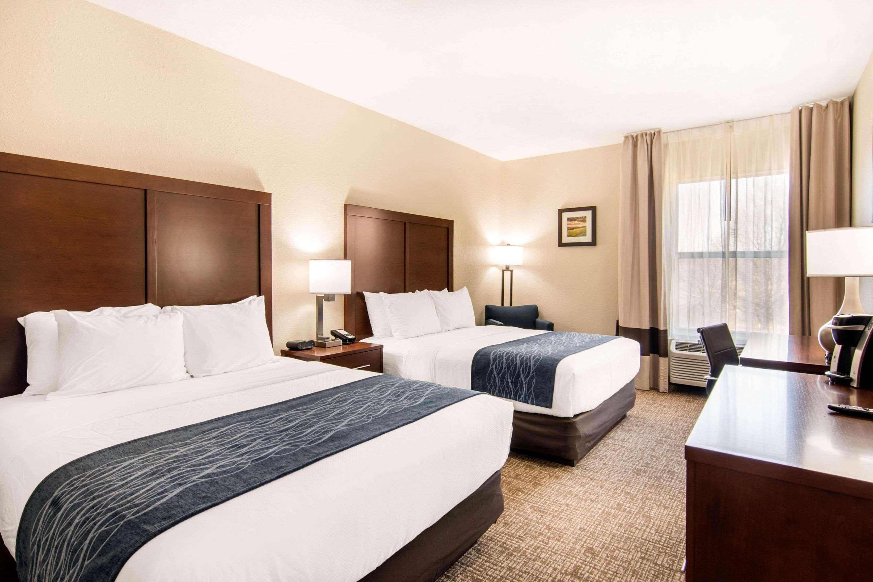 Comfort Inn & Suites Junction City - Near Fort Riley Εξωτερικό φωτογραφία