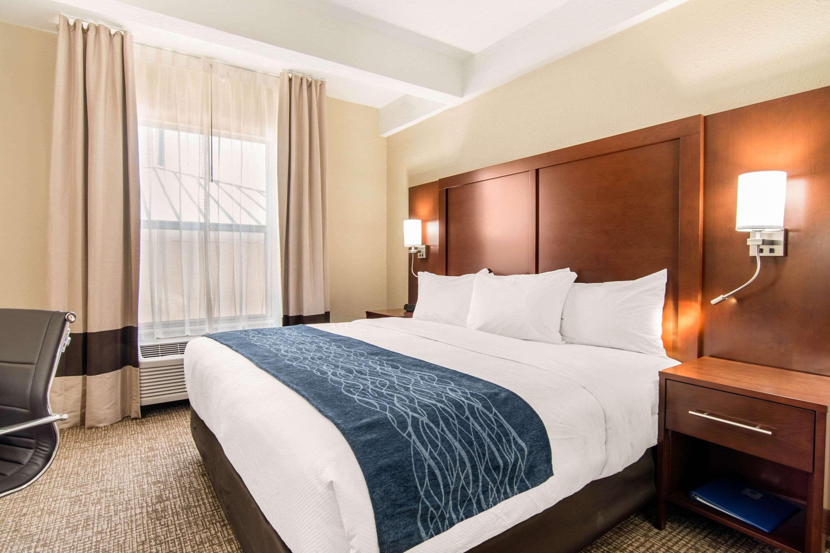 Comfort Inn & Suites Junction City - Near Fort Riley Εξωτερικό φωτογραφία