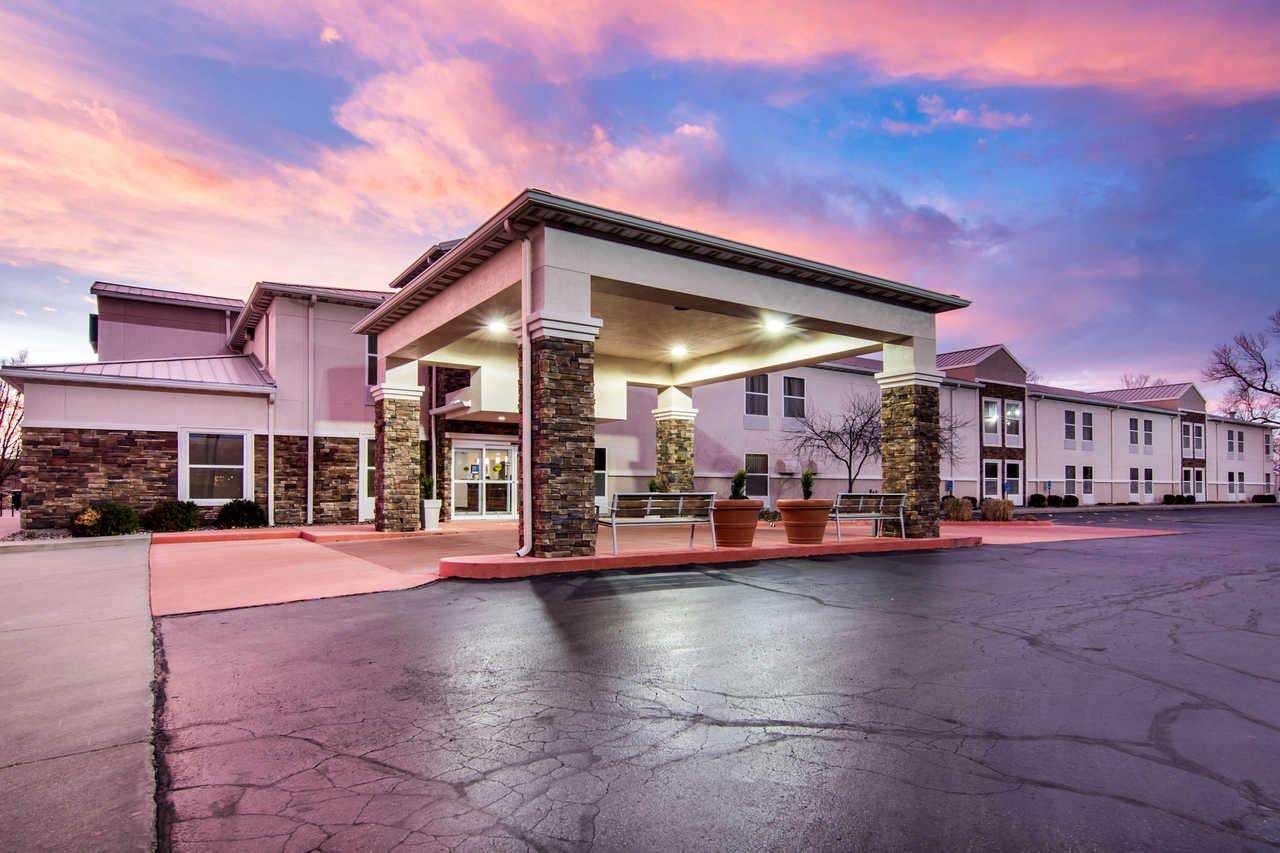 Comfort Inn & Suites Junction City - Near Fort Riley Εξωτερικό φωτογραφία