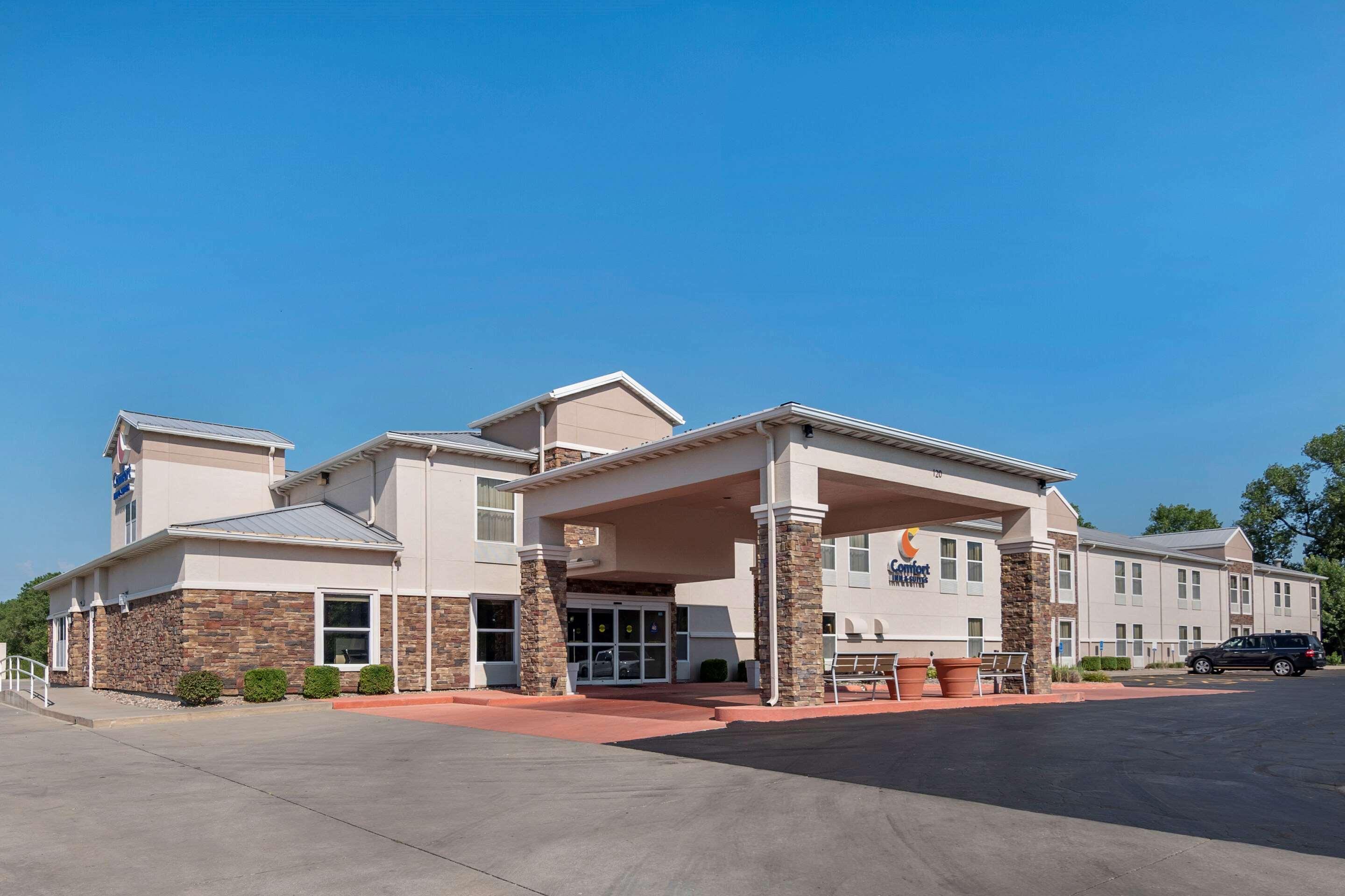 Comfort Inn & Suites Junction City - Near Fort Riley Εξωτερικό φωτογραφία
