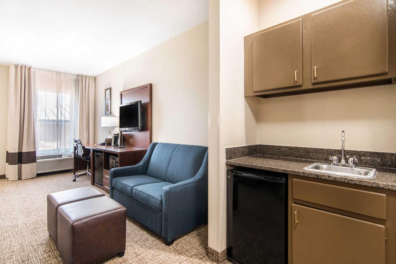 Comfort Inn & Suites Junction City - Near Fort Riley Εξωτερικό φωτογραφία