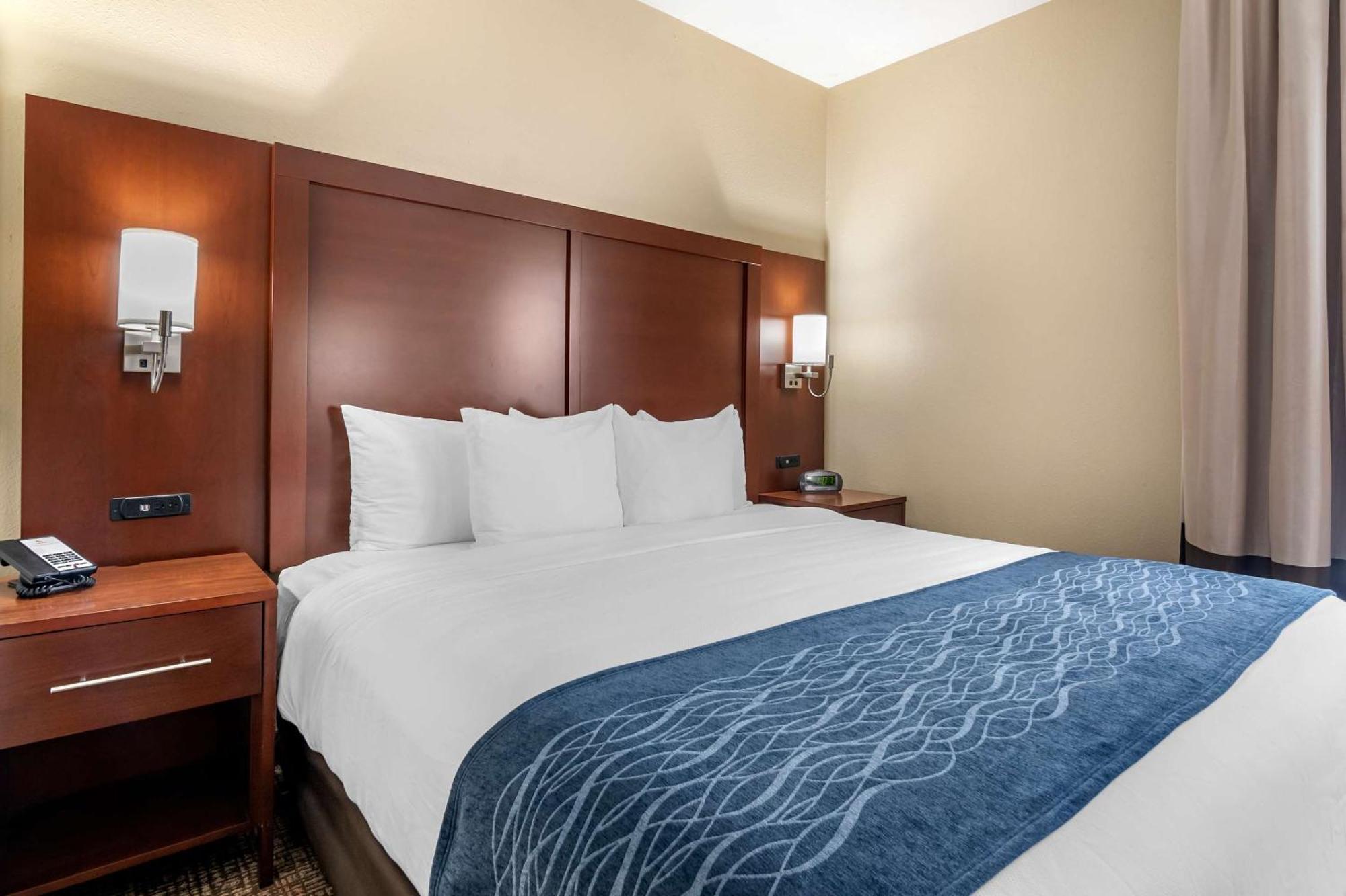 Comfort Inn & Suites Junction City - Near Fort Riley Εξωτερικό φωτογραφία