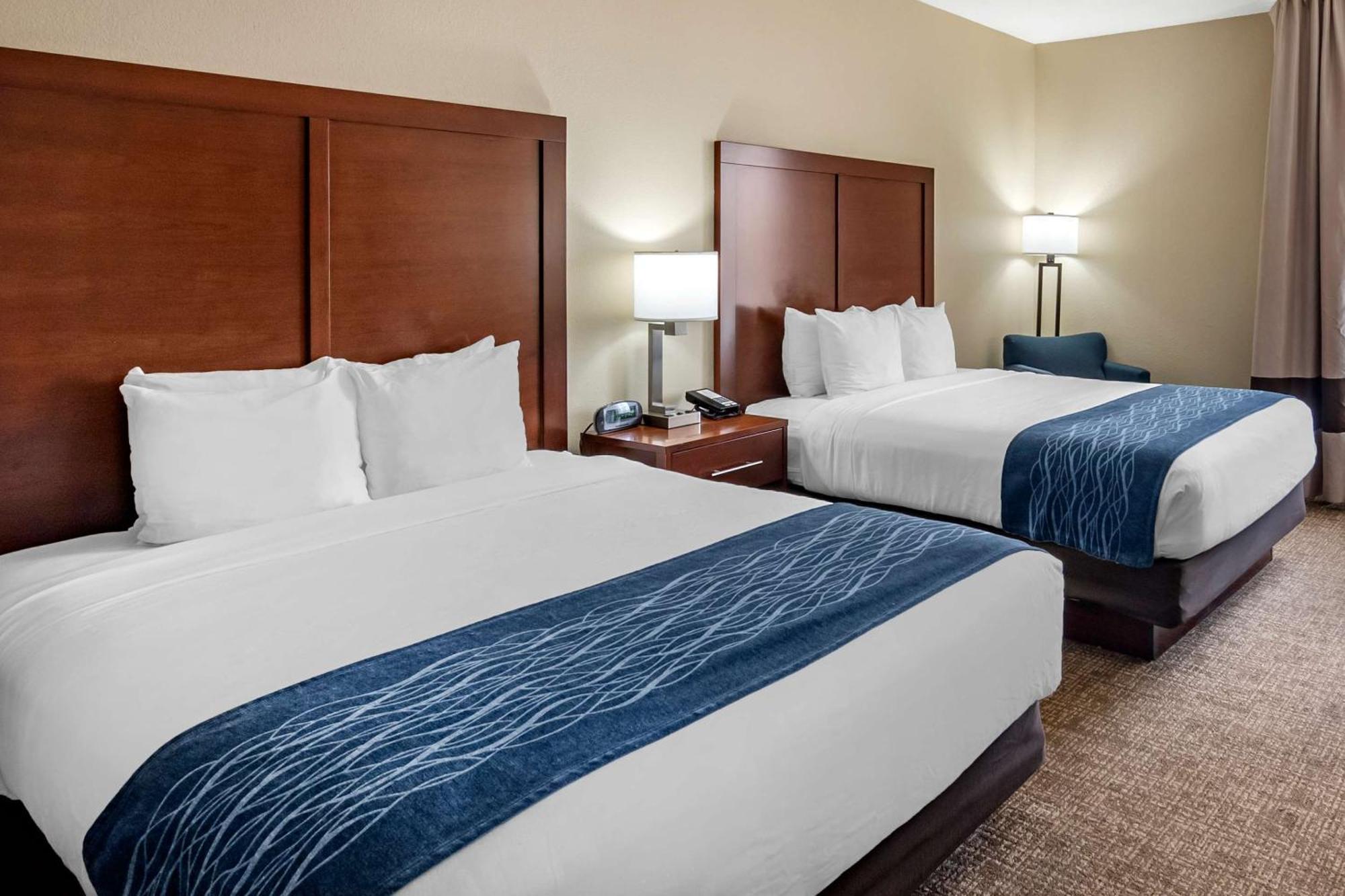 Comfort Inn & Suites Junction City - Near Fort Riley Εξωτερικό φωτογραφία