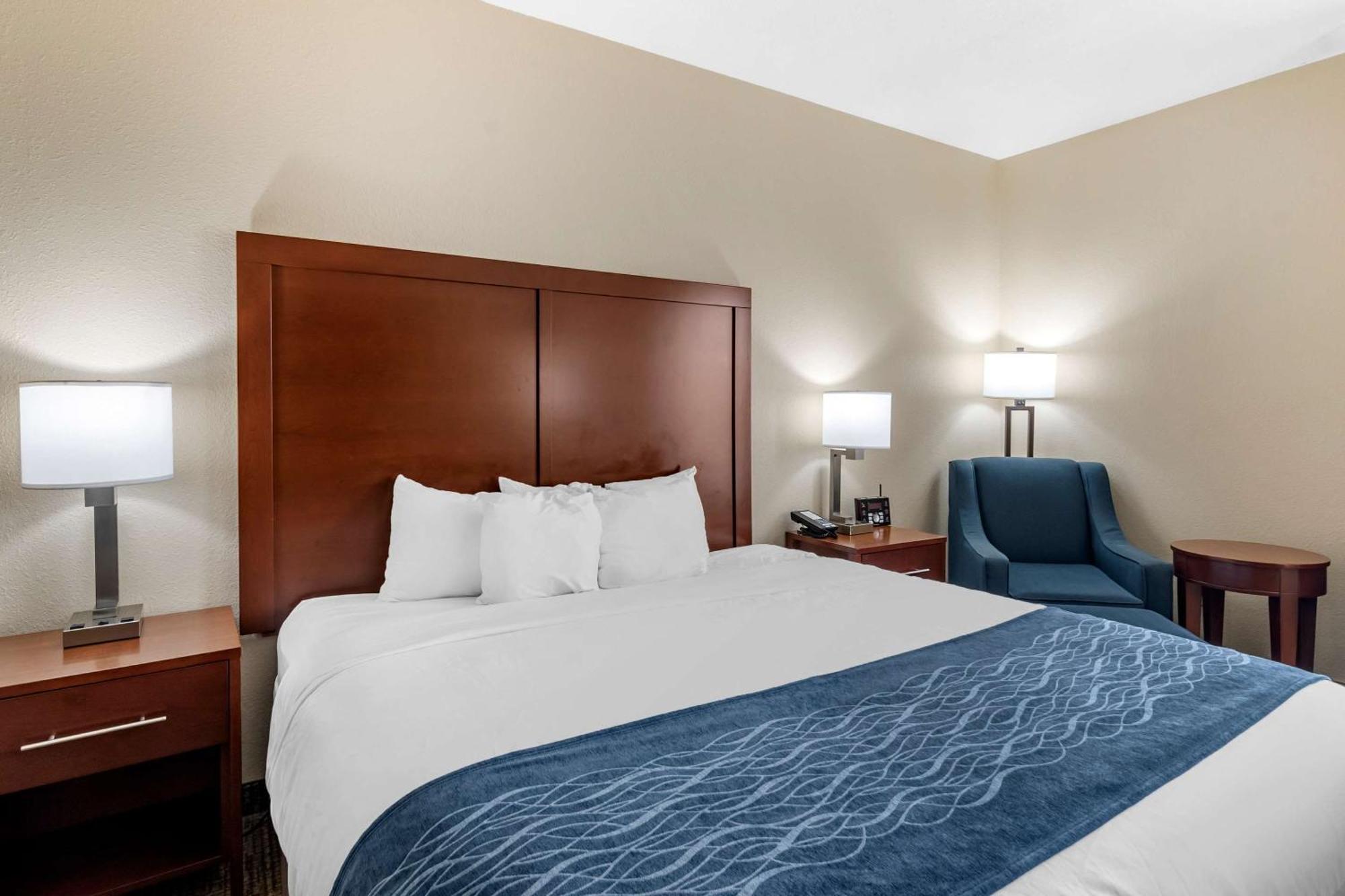 Comfort Inn & Suites Junction City - Near Fort Riley Εξωτερικό φωτογραφία
