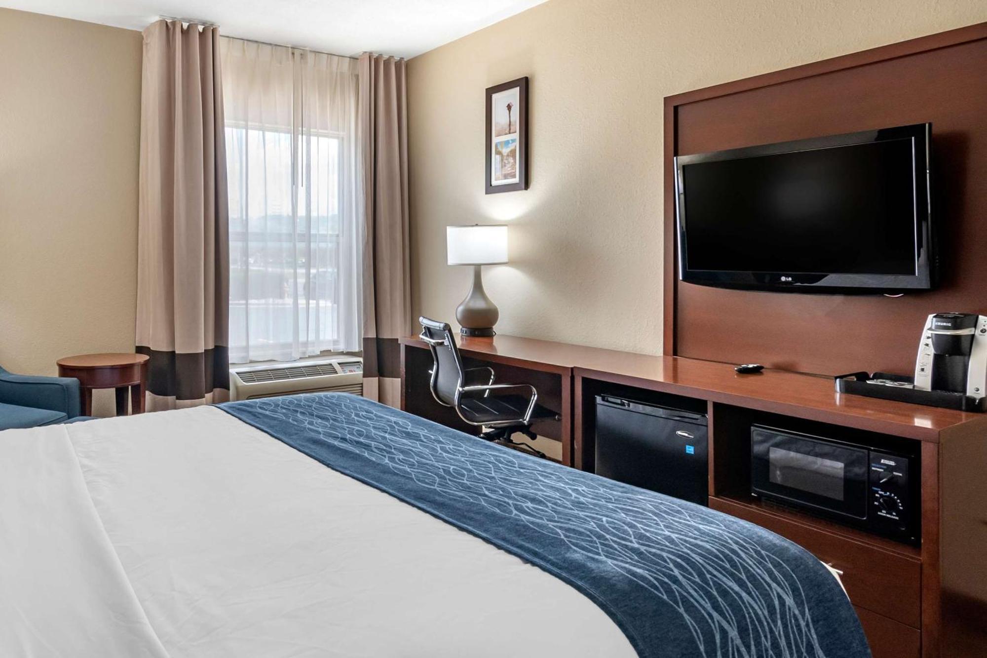 Comfort Inn & Suites Junction City - Near Fort Riley Εξωτερικό φωτογραφία