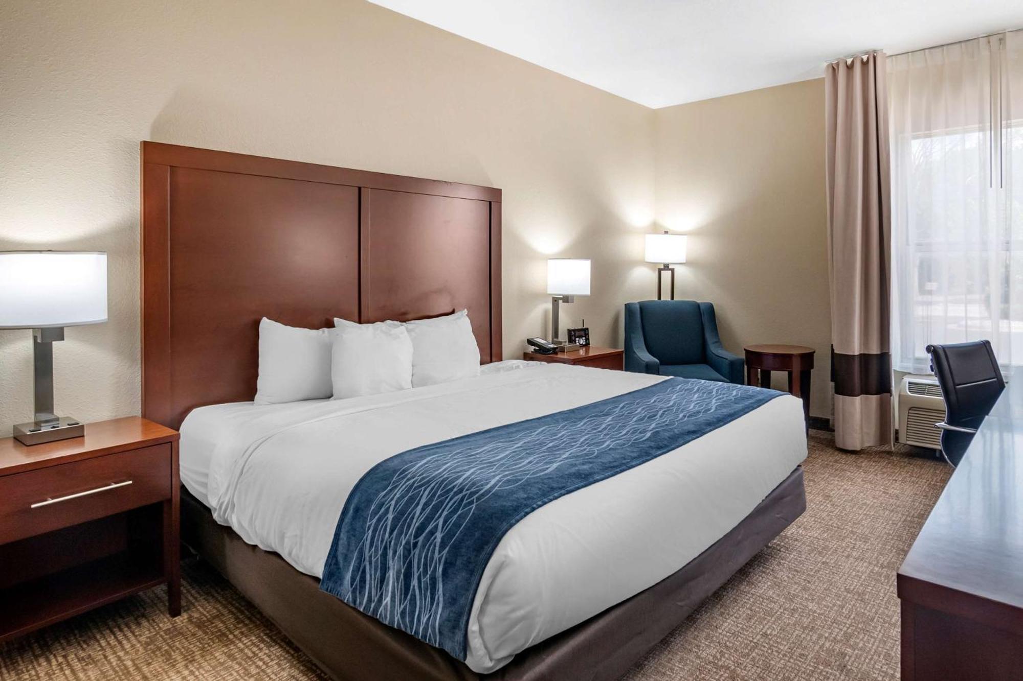 Comfort Inn & Suites Junction City - Near Fort Riley Εξωτερικό φωτογραφία